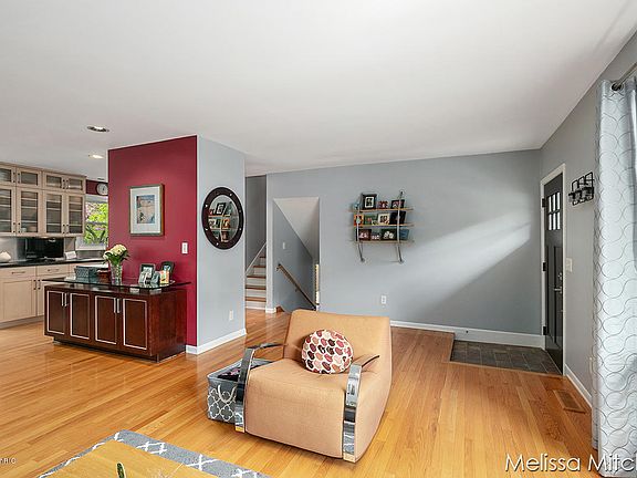 5th image of 2522 Boston St SE