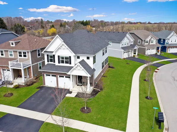 2 Potter Ct, Hawthorn Woods, IL 60047