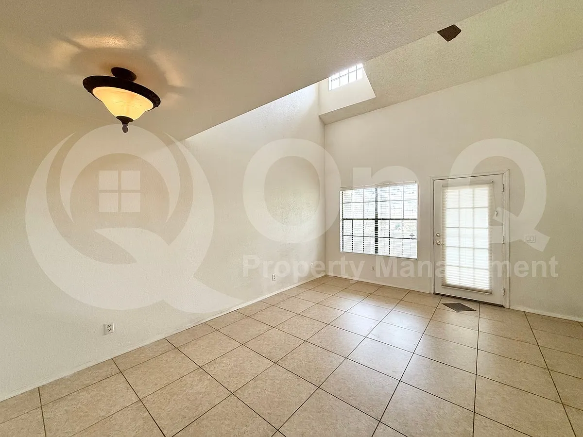 Building Photo - 2333 E Southern Ave #2098