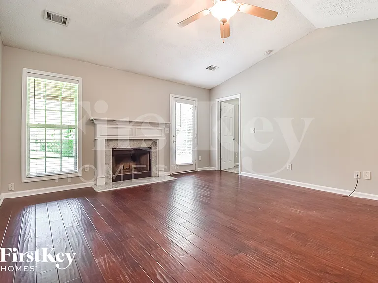 996 Highway 211 NE — Photo 3