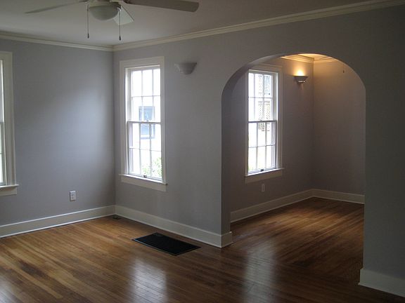 2nd image of 2023 W 17th St APT B