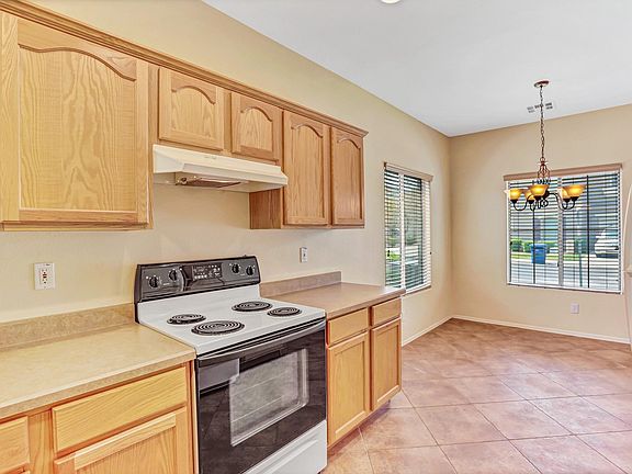 5th image of 3769 S Laurel Way