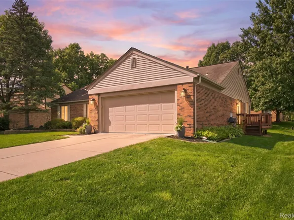 23737 Harvest Dr, Novi, MI 48375