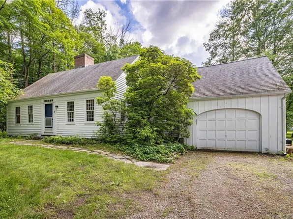 7 Storrs Heights Road, Mansfield, CT 06268