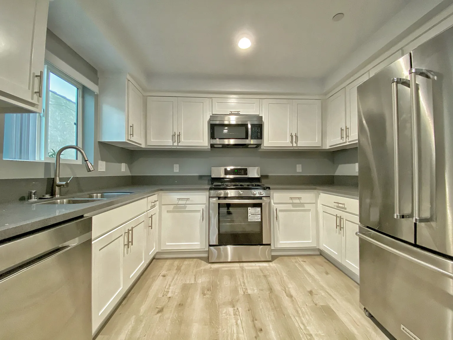 10 bed, 4326 sqft, $650 — Photo 4