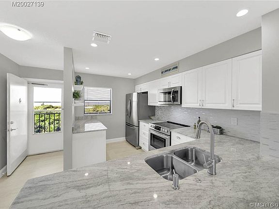 4th image of 7440 S Ocean Dr APT 725