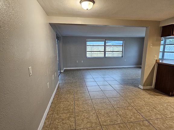 5th image of 5636 Mockingbird Dr