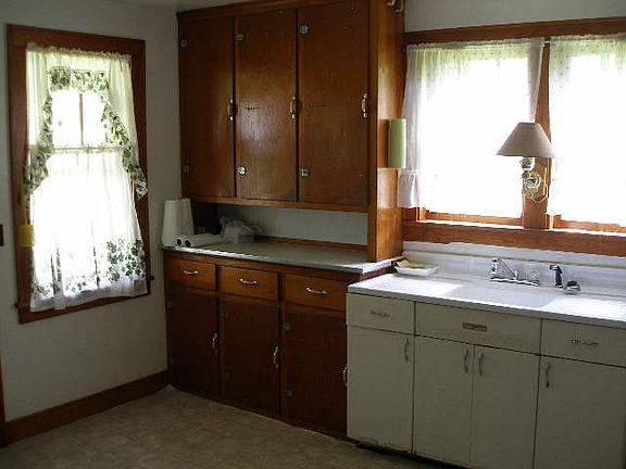 4th image of 55 Wawbeek Ave