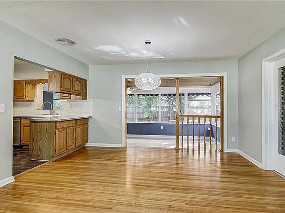 3rd image of 1205 Woodcrest Ave