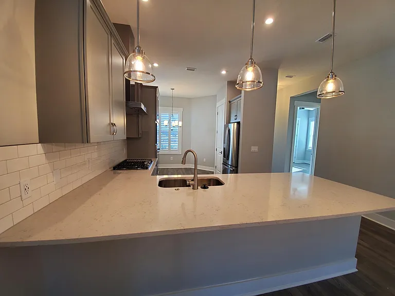 48 Lafayette Rd — Photo 5