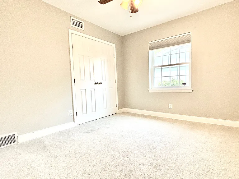 527 Melrose Dr — Photo 6