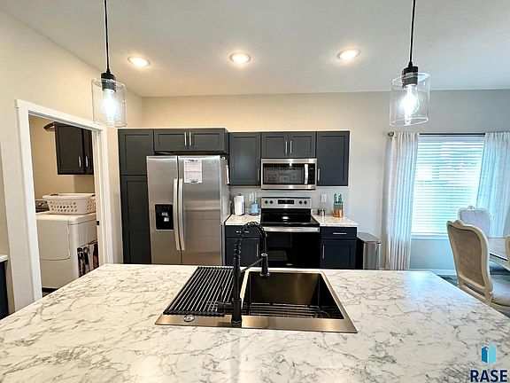 5th image of 110 Atlantic Cir