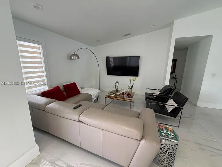 3121 SW 140th Ave — Photo 5