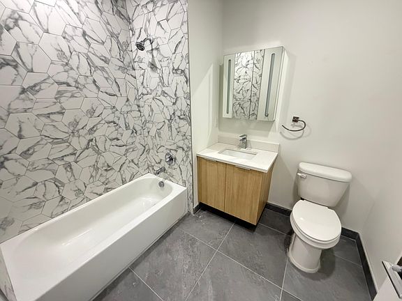 5th image of 175-77 W 7th St #502