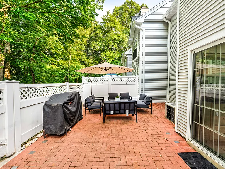 8 Henry Ct — Photo 12