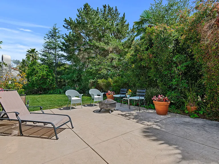 1225 Bel Air Dr — Photo 9