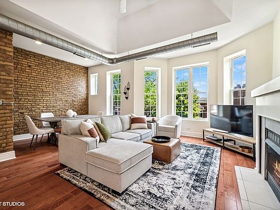 3rd image of 2212 N Campbell Ave APT 3A
