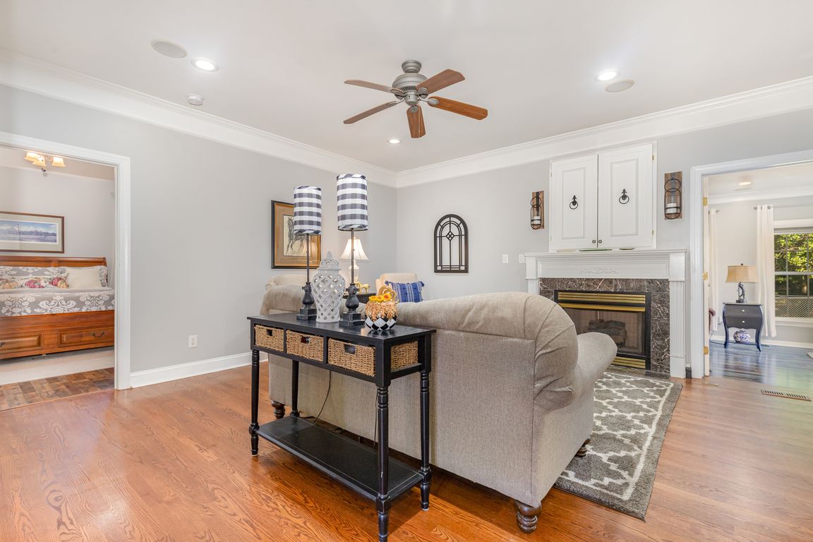 next background image