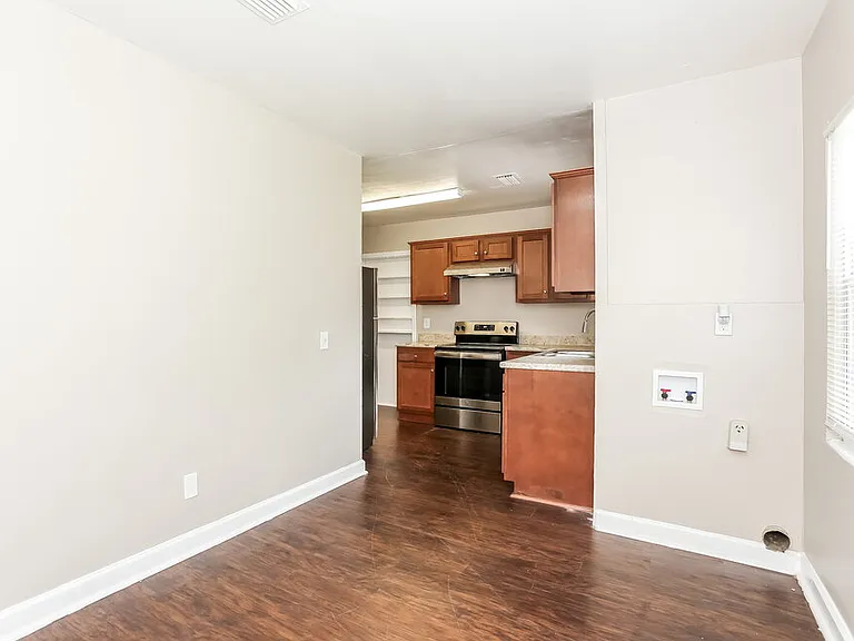 3037 Columbus Ave — Photo 6