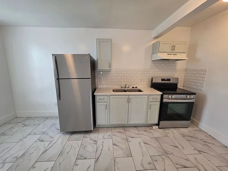 609 Fremont Ave #B — Photo 2