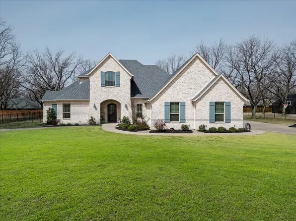 8021 W Landings Rd, Granbury, TX 76049