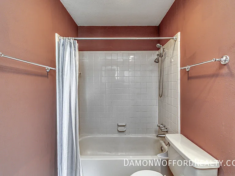 1435 Roxbury Ct — Photo 36