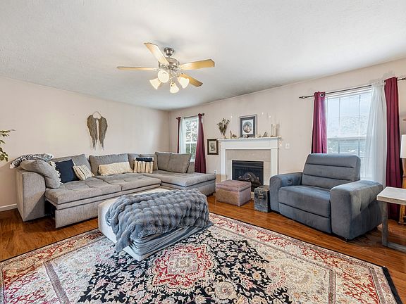 2nd image of 212 Grovedale Trce