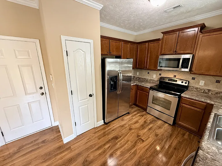 422 Jamestown Ave — Photo 5