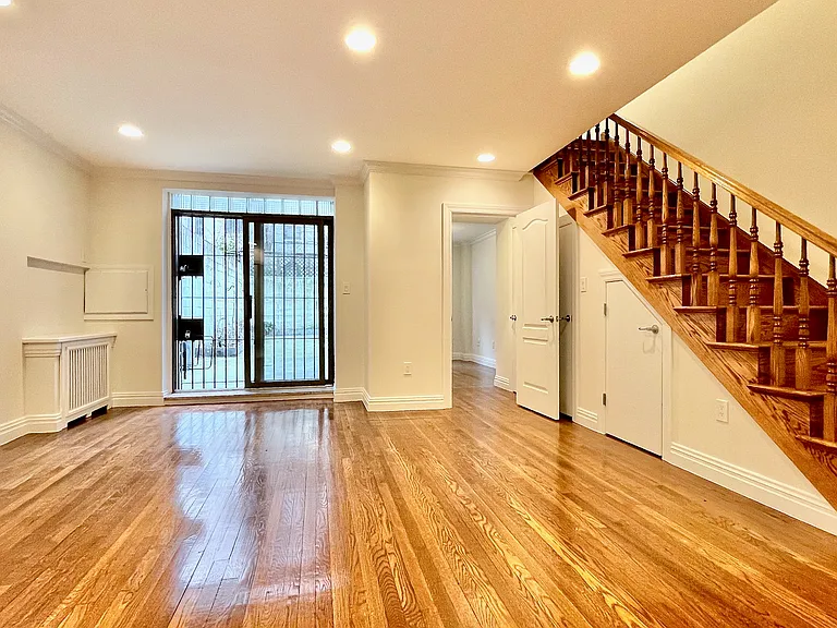 325 W 87th St #1R — Photo 4