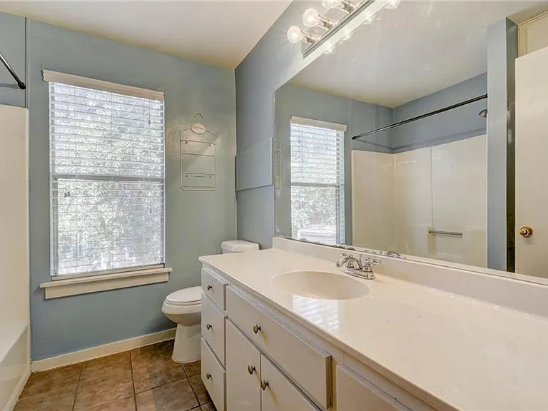 1305 Lorrain St #E — Photo 18