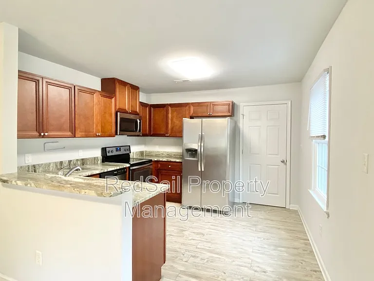 109 Peachtree Ln — Photo 7