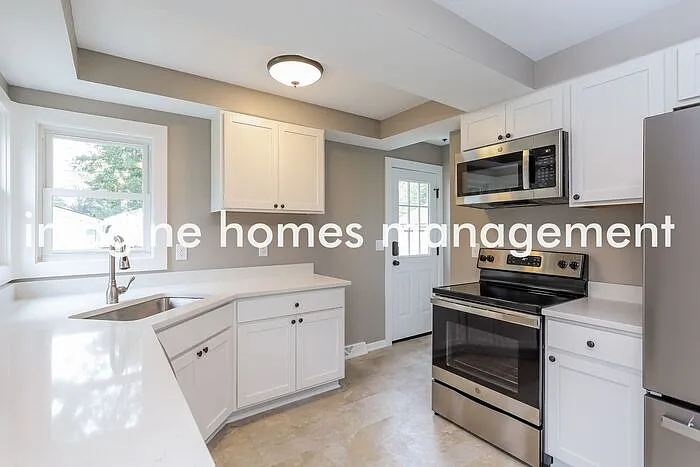1952 Miriam Ave — Photo 5