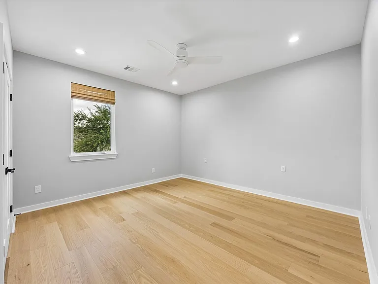 304 Hogan St — Photo 20