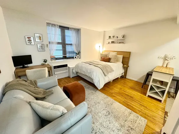 135 Charles St APT Lb, New York, NY 10014