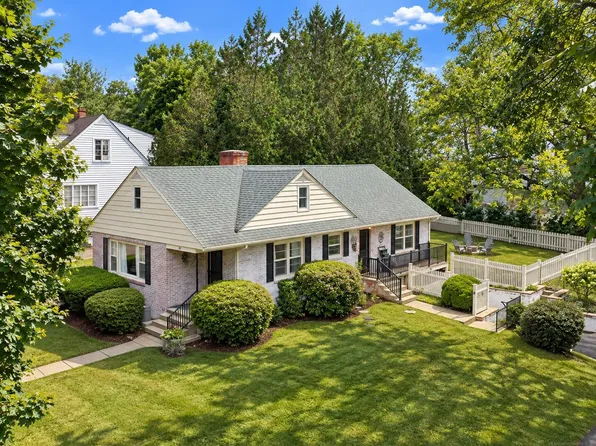 201 Fraser Ln, Staunton, VA 24401