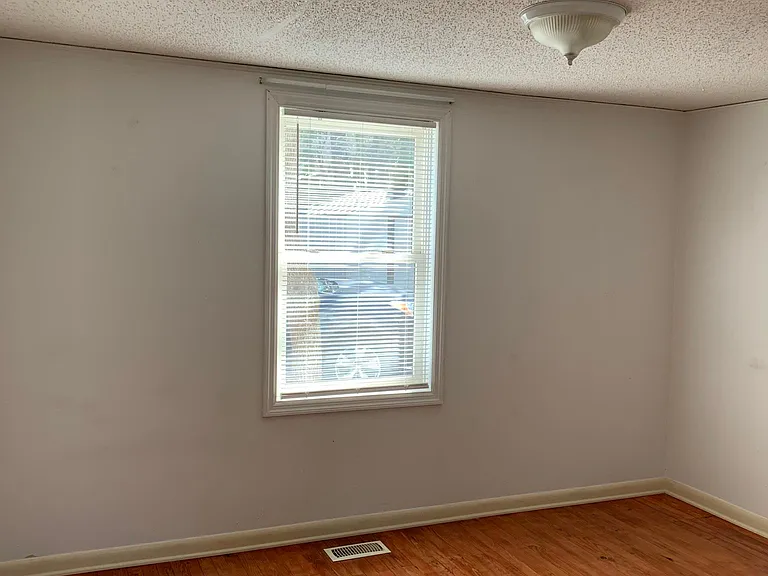 20 Spring Dr — Photo 12