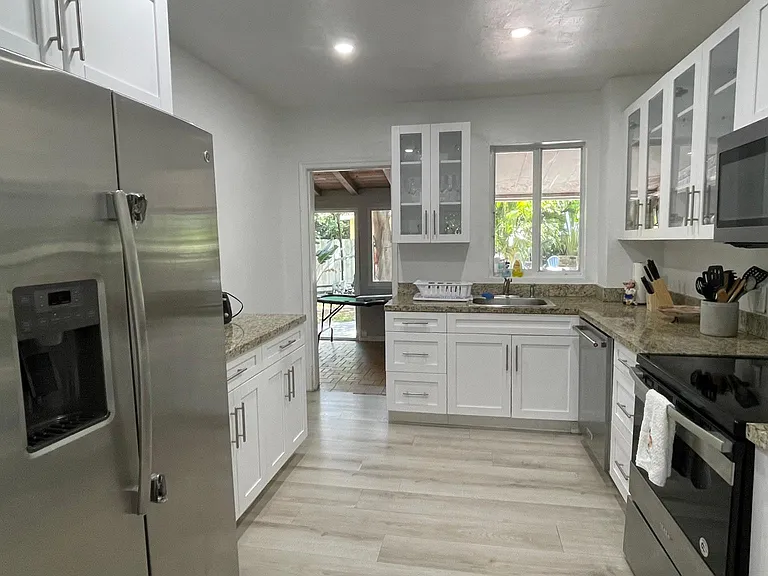 851 NW 14th Ct — Photo 5