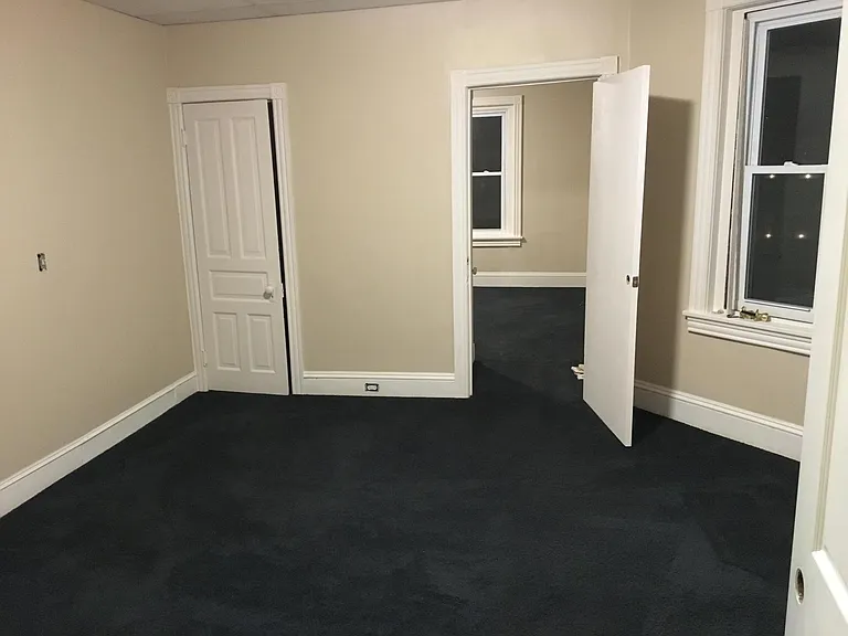 909 Linden St — Photo 2