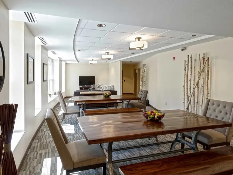 The Park Apartments in Kutzky Neighborhood — Photo 6