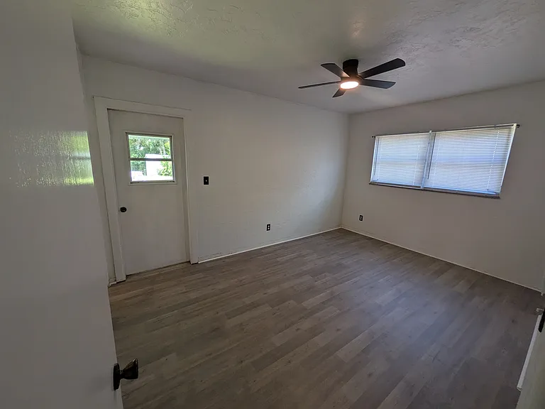 10981 Village Green Ave — Photo 27