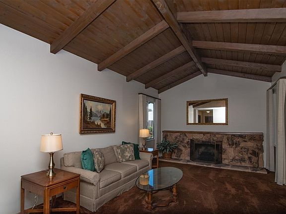 3rd image of 2688 Violet Ave