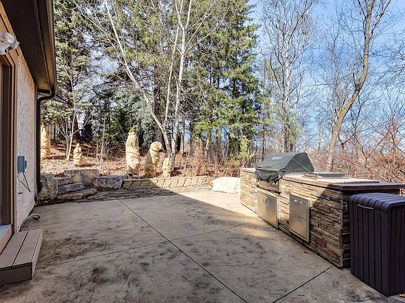 3rd image of 685 Valley View Ct
