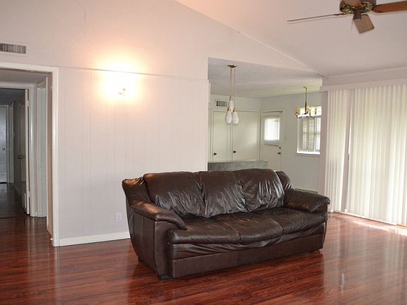 5th image of 3015 Wildflower Dr