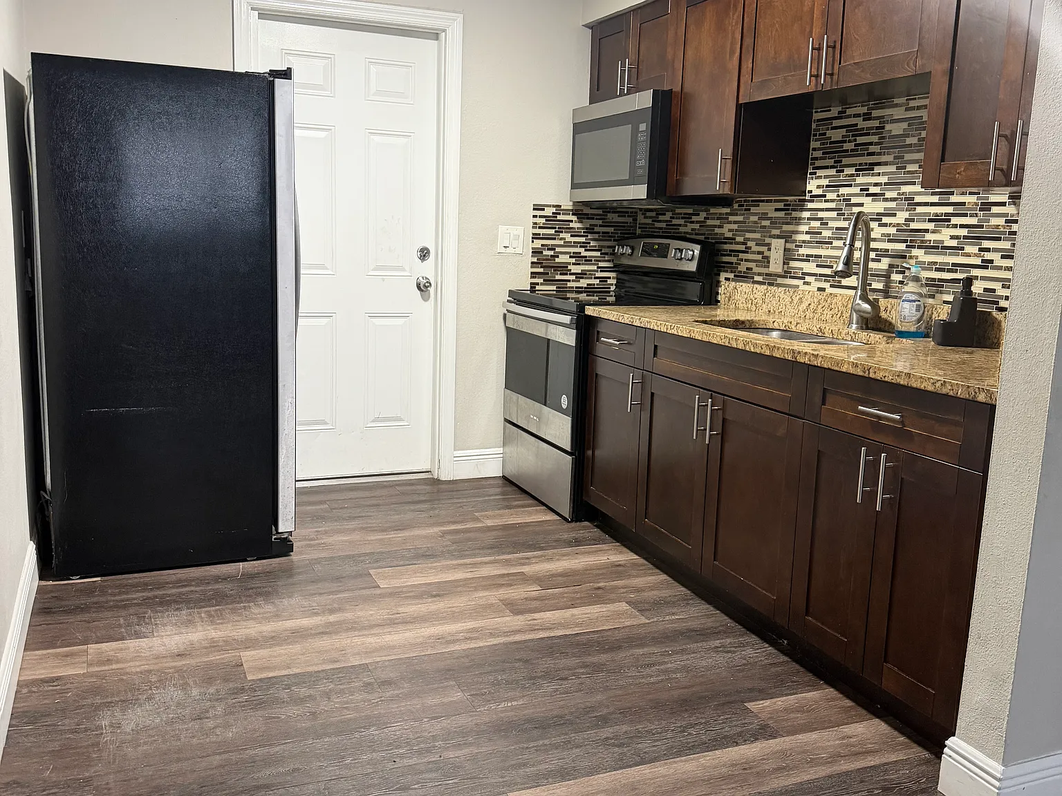 2 bed, 635 sqft, $1,950 — Photo 4