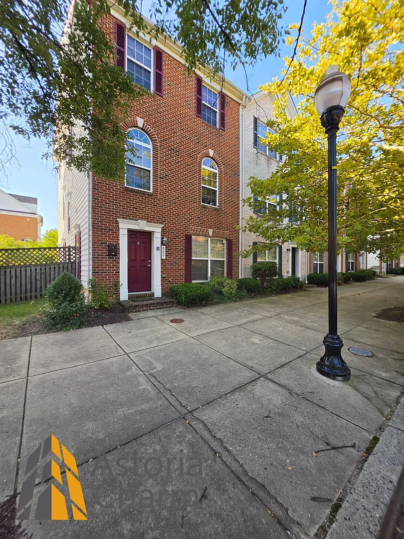 809 McHenry St - 809 McHenry St — Photo 2