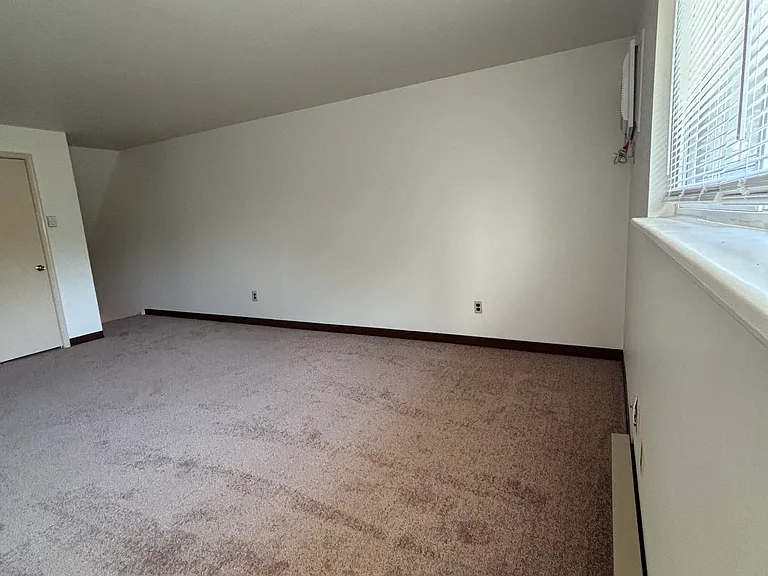 242 Broad St W — Photo 9