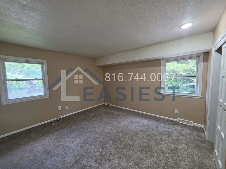 11335 E 72nd St — Photo 9