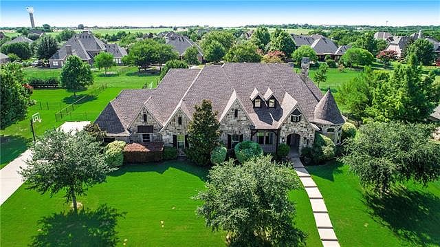 1st image of 122 Yorkshire Dr