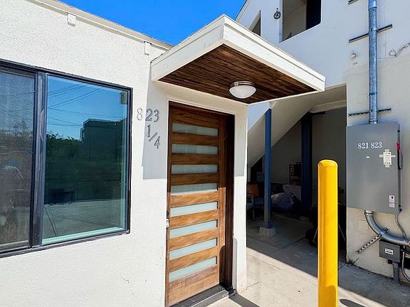 3rd image of 821-823 N Alexandria Ave #823-1/4
