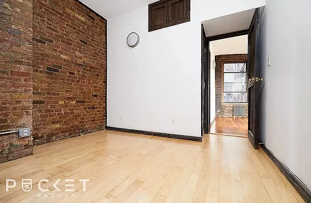 647 E 11th St #1 — Photo 4